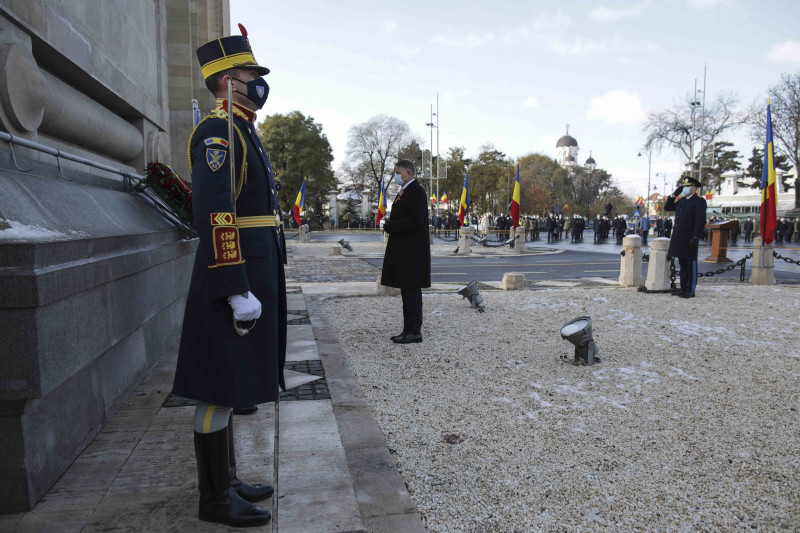 ceremonie-restransa-1-decembrie-ziua-nationala-a-romaniei-arcul-de-triumf-klaus-iohannis-pandemie-inquam-ganea (3)