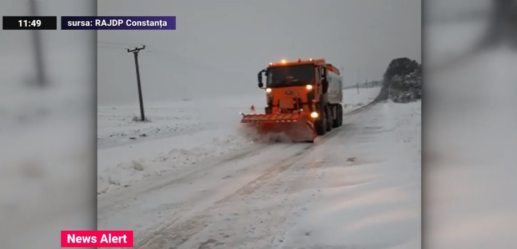 Circulaţie rutieră îngreunată în județul Constanța din cauza zăpezii şi a viscolului