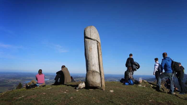 Sculptura bizară catalogată drept „monument cultural” a fost furată de pe un munte german