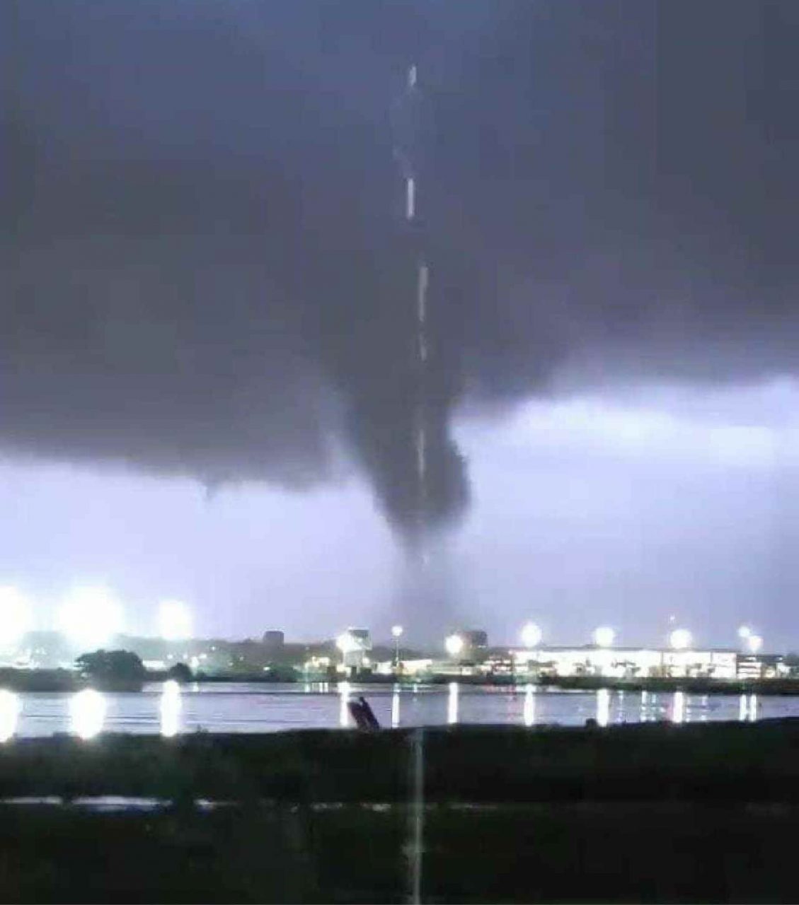 Tornadă violentă în Italia, în apropierea aeroportului din Catania