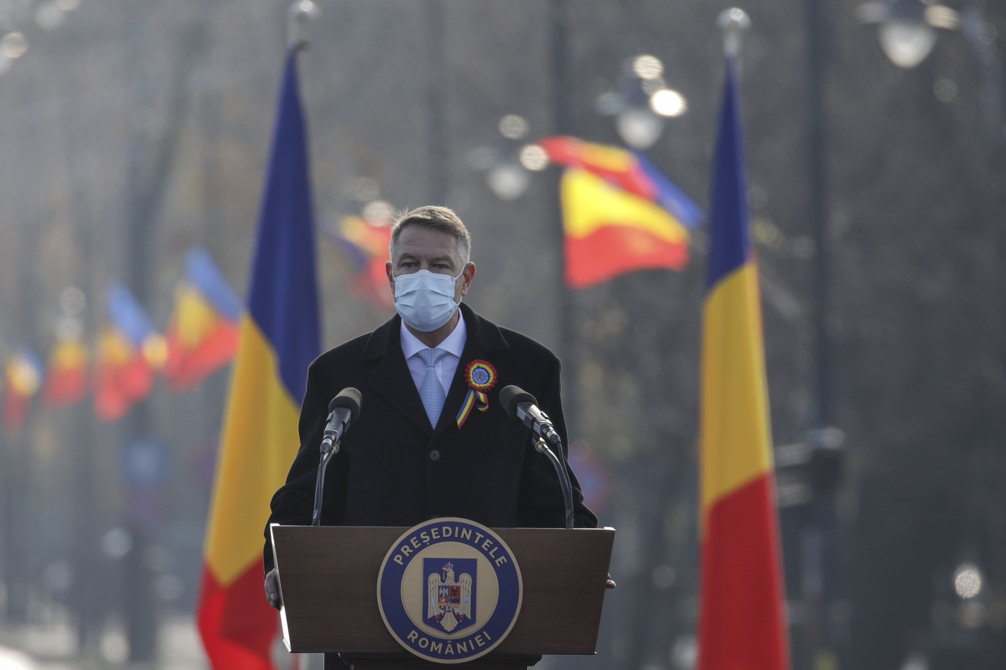 Ceremonie scurtă la Arcul de Triumf. Iohannis: Când pandemia va fi depășită, ne vom întâlni din nou și vom spune că uniți am învins