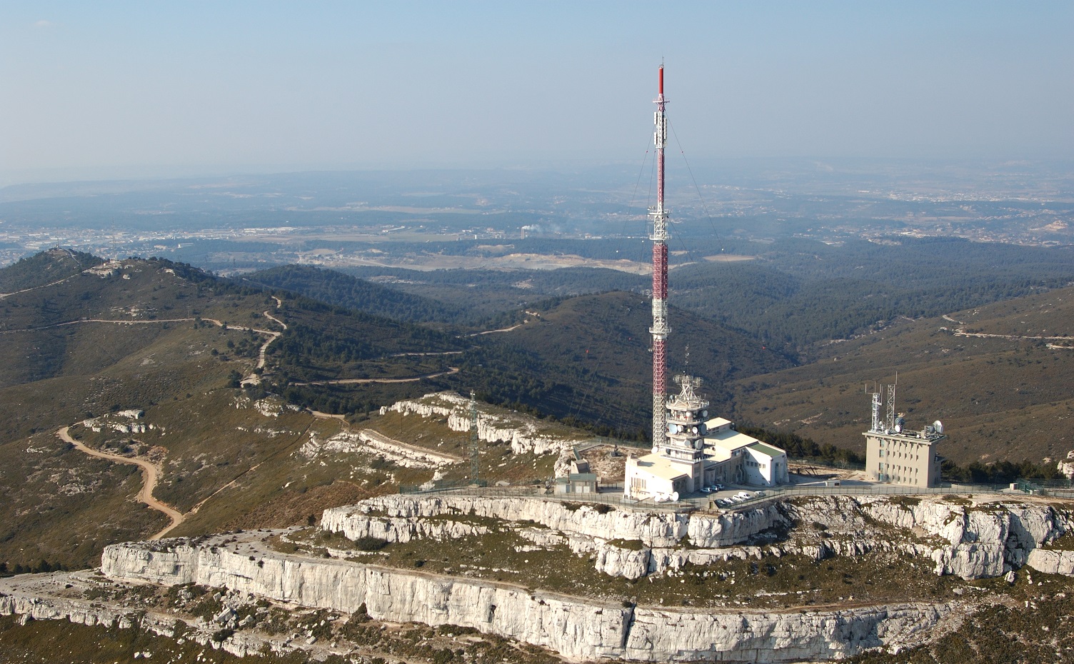 3,5 milioane de francezi au rămas fără televizor după un incendiu la o platformă radio-tv
