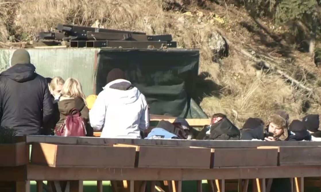 Mii de turiști, în vacanță în stațiunile montane. Poiana Brașov, ocupată la capacitate maximă