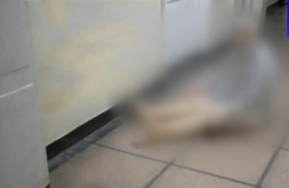 Șocul trăit de o femeie din Belgia, după ce și-a văzut tatăl ținut gol pe holuri, printre pacienții din Spitalul din Reșița