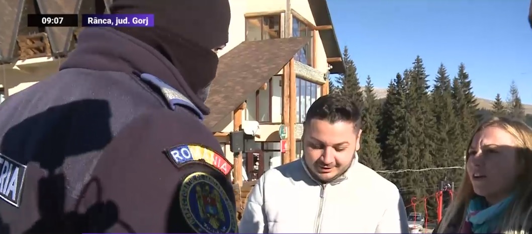 Cum a arătat minivacanța românilor în pandemie. La munte, jandarmii au urmărit ca oamenii să poarte masca: "Am făcut și noi o poză"