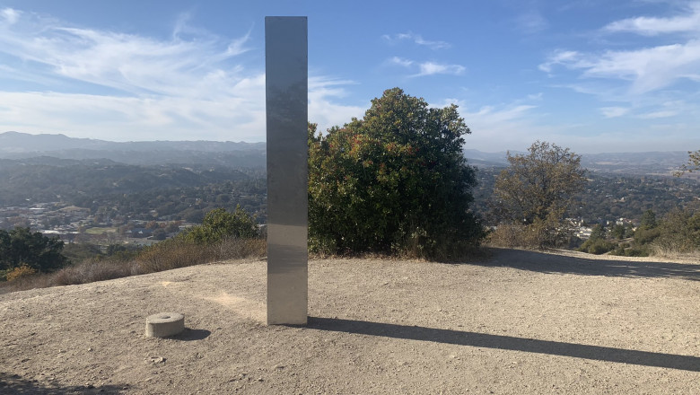 monolit metalic in california