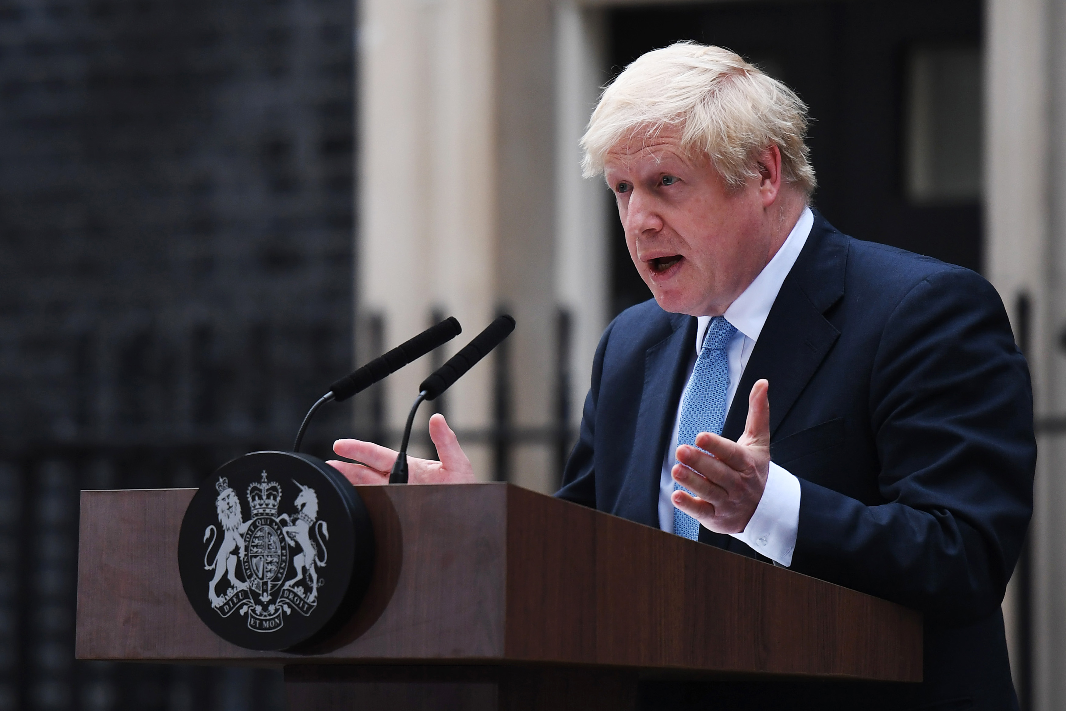 Boris Johnson s-ar putea vaccina împotriva COVID-19 în direct la TV. Câți britanici consideră că vaccinul este sigur