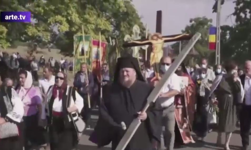 Documentar Arte: „Să ne apere Dumnezeu de corona”. Un reportaj despre România habotnică vs România reală