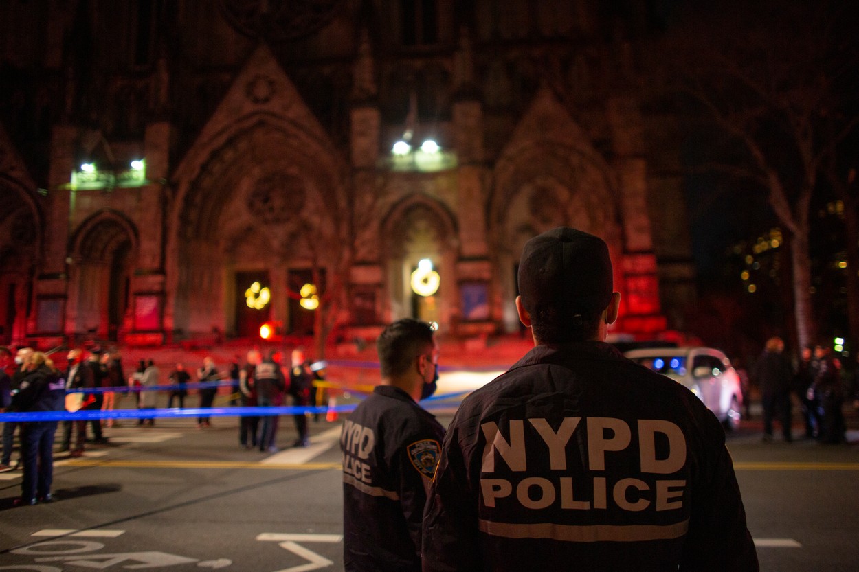 Incident armat la o biserică din New York. Poliția ucis un bărbat care a deschis focul pe treptele catedralei