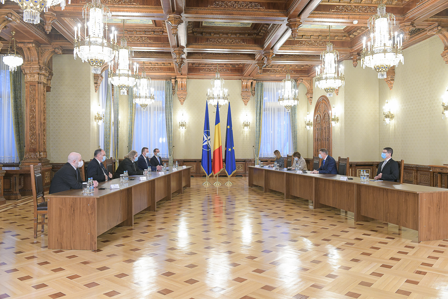 Patru deputați ai minorităților au COVID-19. Pambuccian: Dacă președintele convoacă consultări, îi vom propune să participăm online