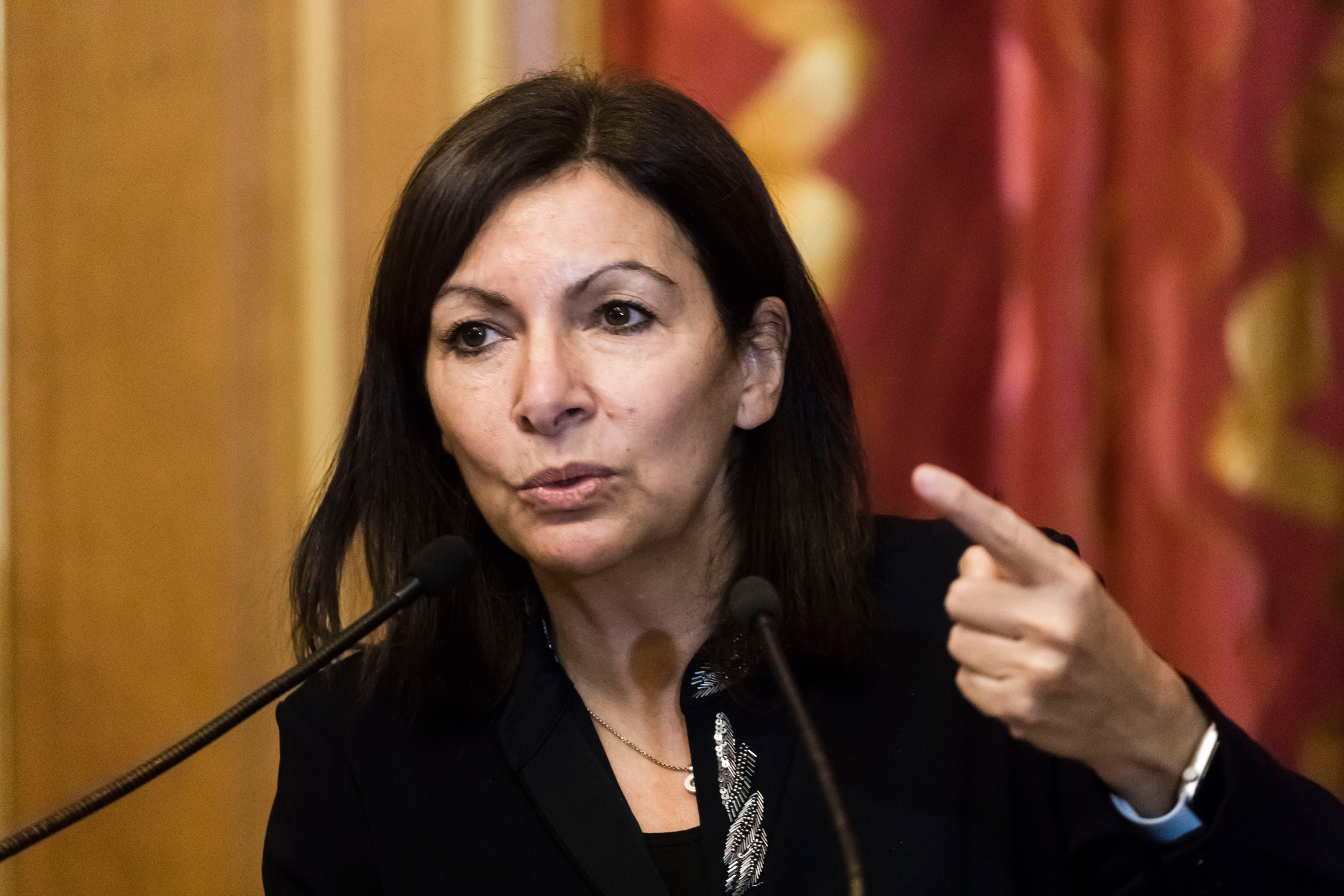Primăria din Paris, amendată pentru că are prea multe femei în funcții de conducere