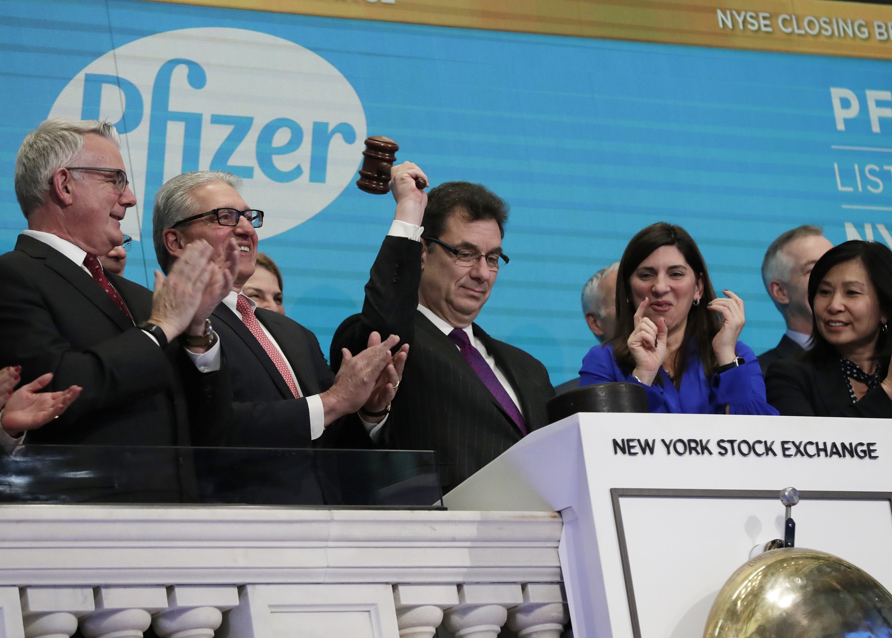 Directorul companiei Pfizer nu s-a vaccinat încă anti-Covid: Nu pot să mă bag în față