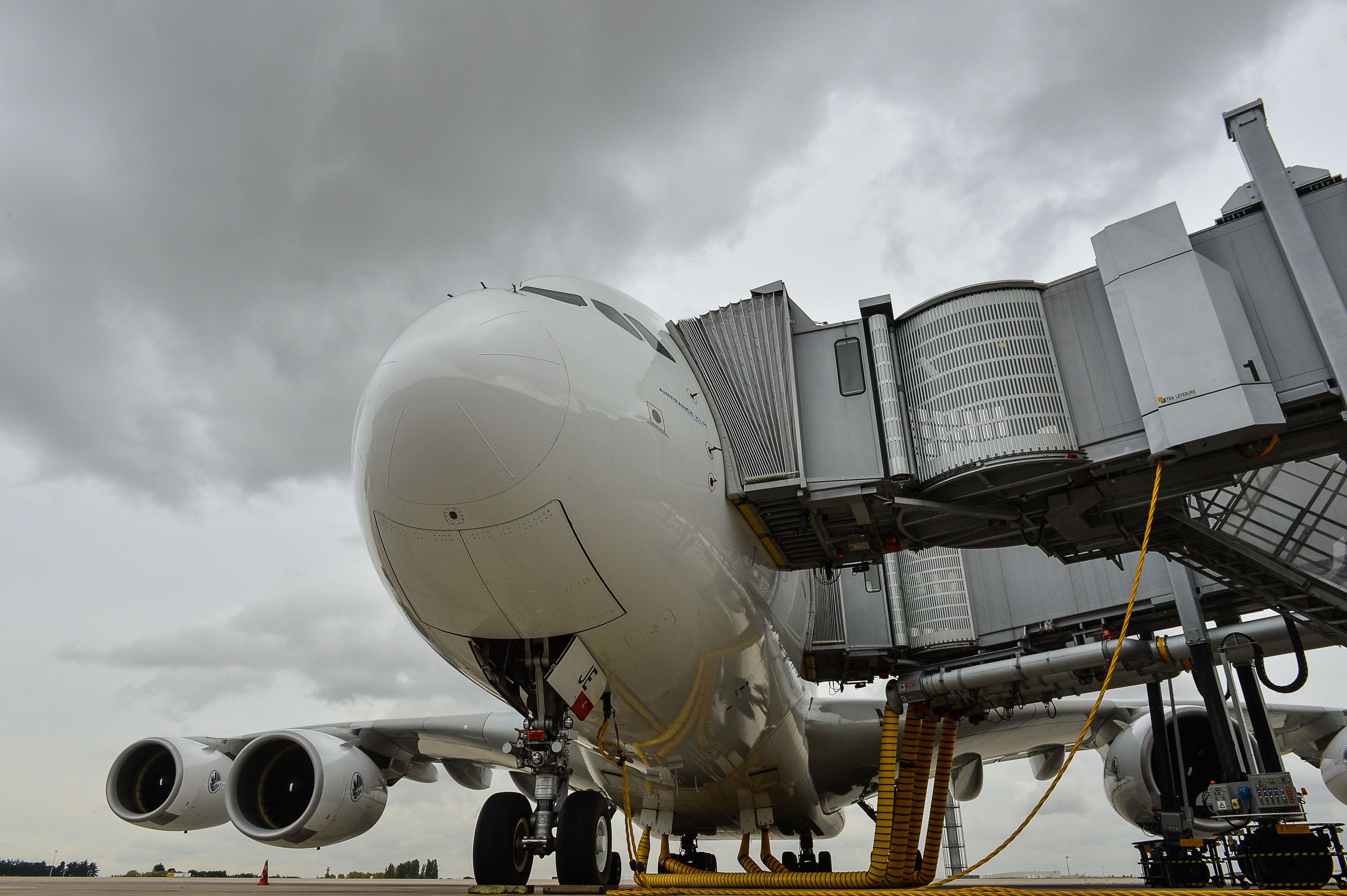 Cea mai mare companie aeriană din Rusia pune scaune separate în avioane pentru pasagerii care refuză să poarte mască