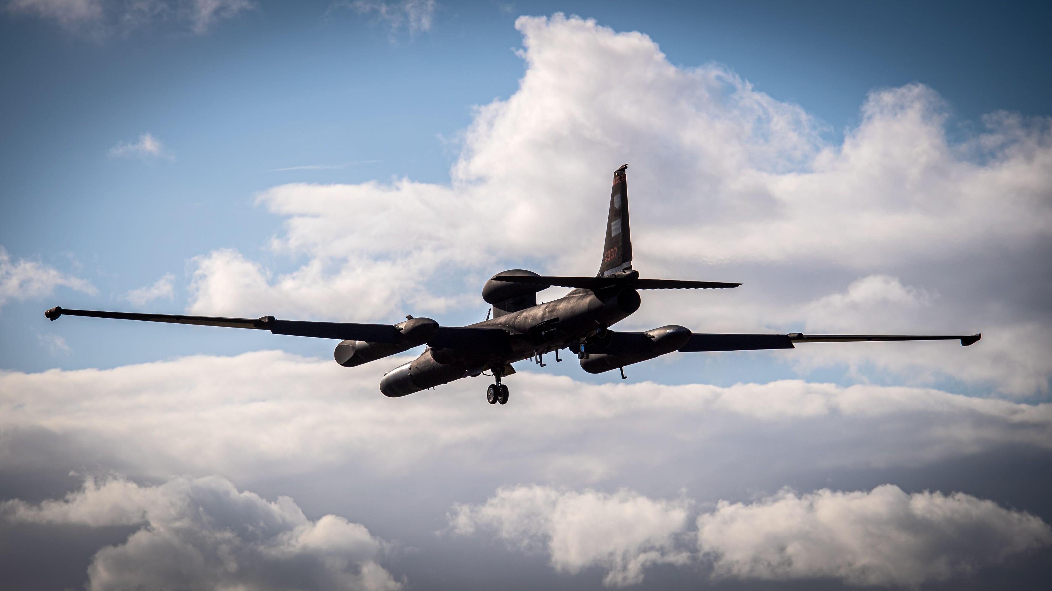 Un avion militar de spionaj a fost co-pilotat pentru prima oară de un algoritm de inteligență artificială. Cum s-a desfășurat zborul