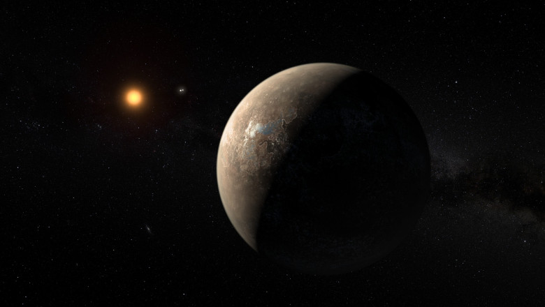 Ilustrație artistică a planetei Proxima B din sistemul stelar Proxima Centauri, cel mai apropiat de Sistemul Solar din care face parte și Pământul.