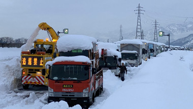 Un plug de zăpadă acționează pe autostrada Kan-etsu din Japonia