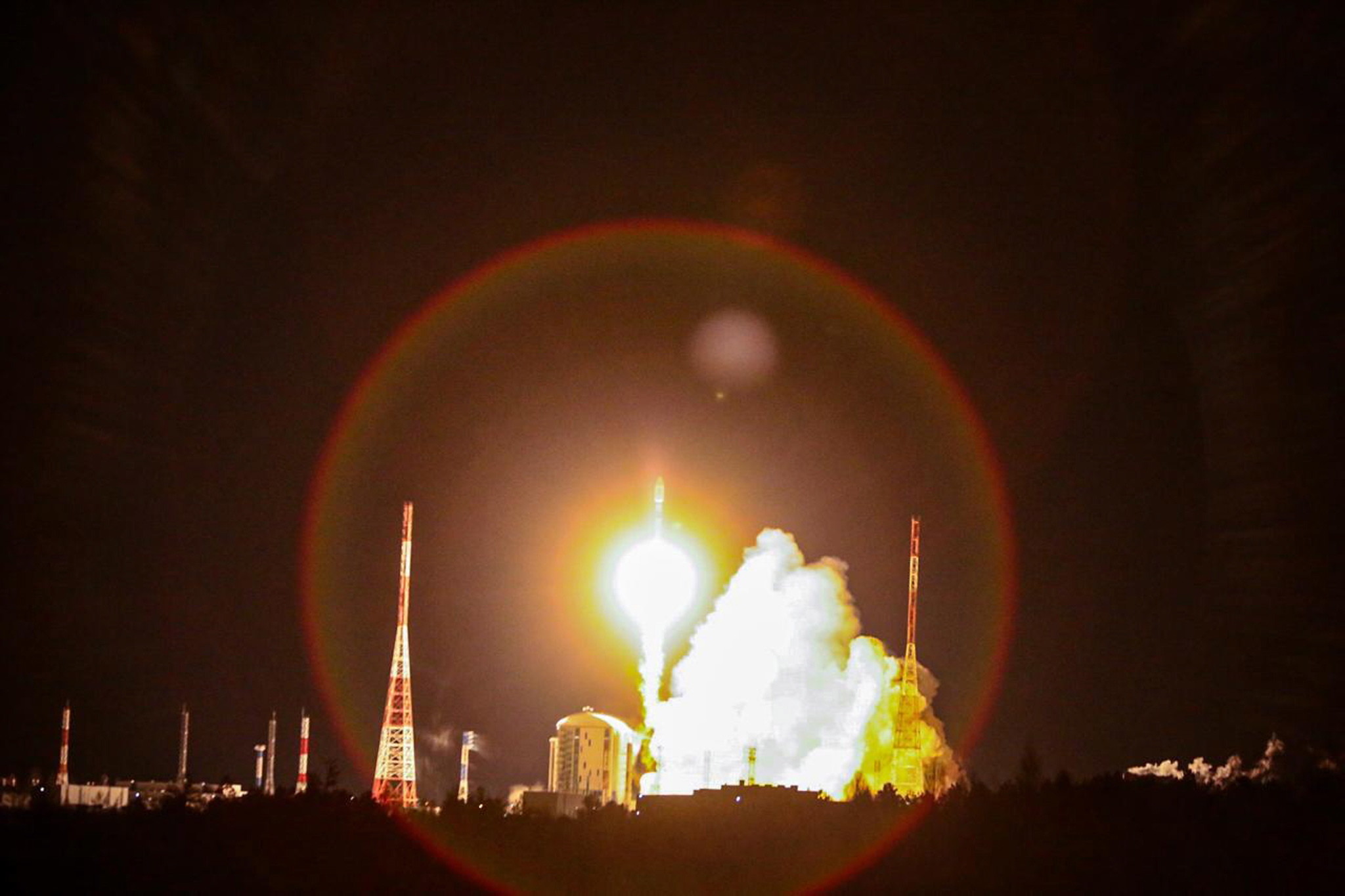 Războiul sateliților. Încă o companie lansează o constelație de sateliți pe orbita Pământului, la concurență cu SpaceX și Amazon VIDEO