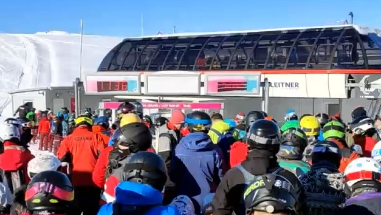 Prima zi de schi în Sinaia a adus aglomerație de nedescris. Sute de oameni s-au îngrămădit să urce în telescaun