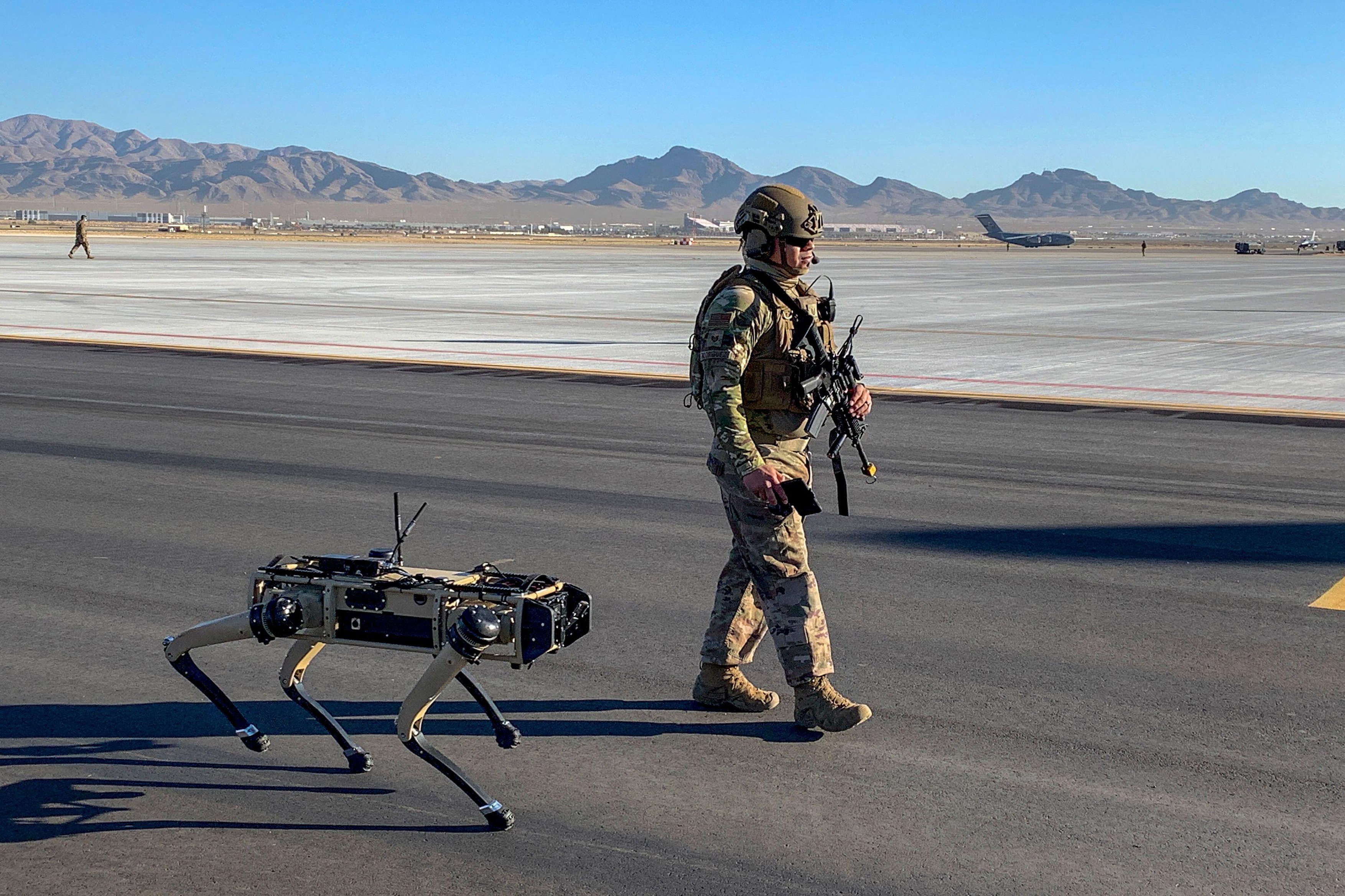 Bazele militare ale SUA vor fi păzite de câini-roboţi