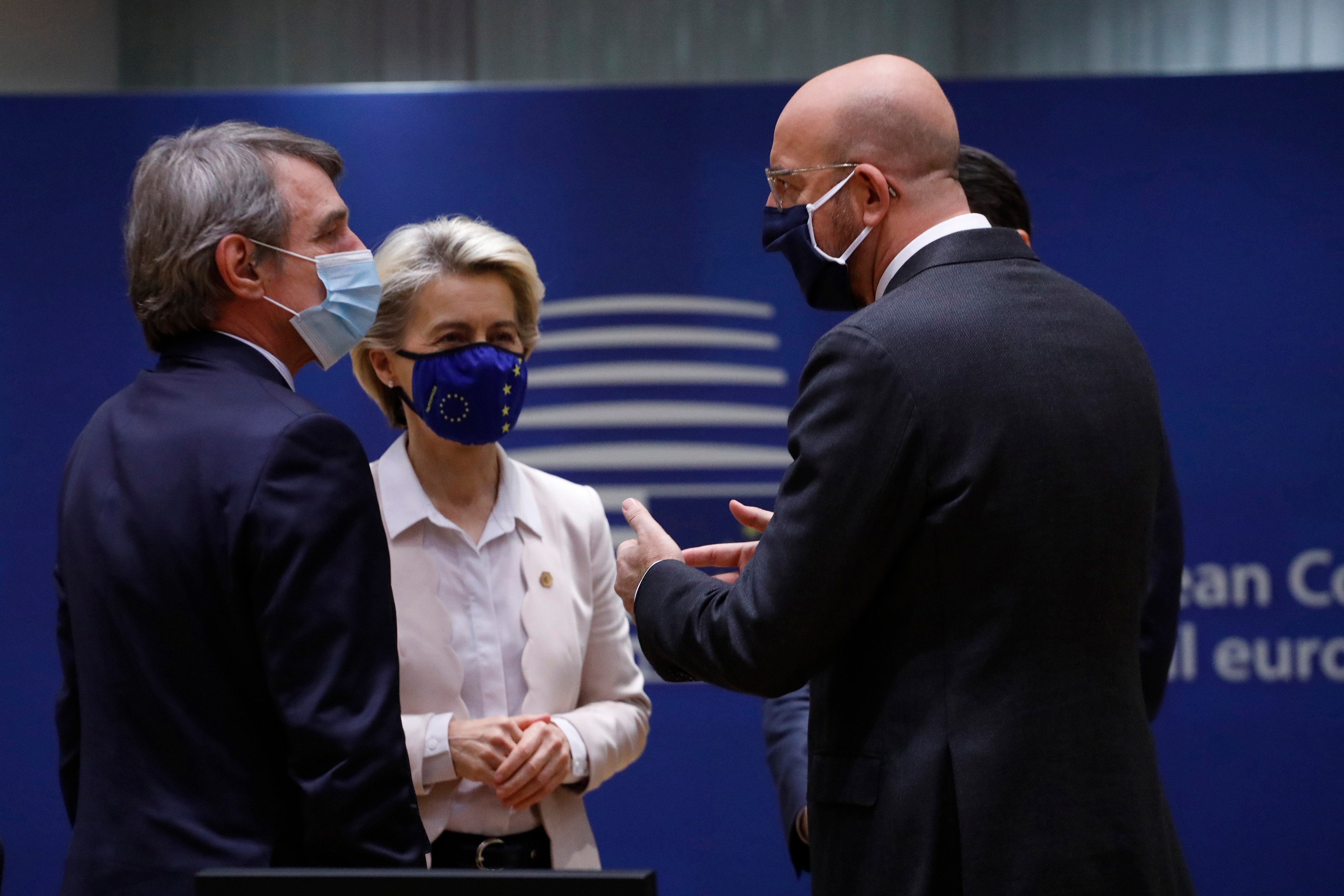 Acord al liderilor UE: emisiile de carbon vor fi reduse cu 55% în 10 ani. România va fi ajutată să treacă la energie nepoluantă