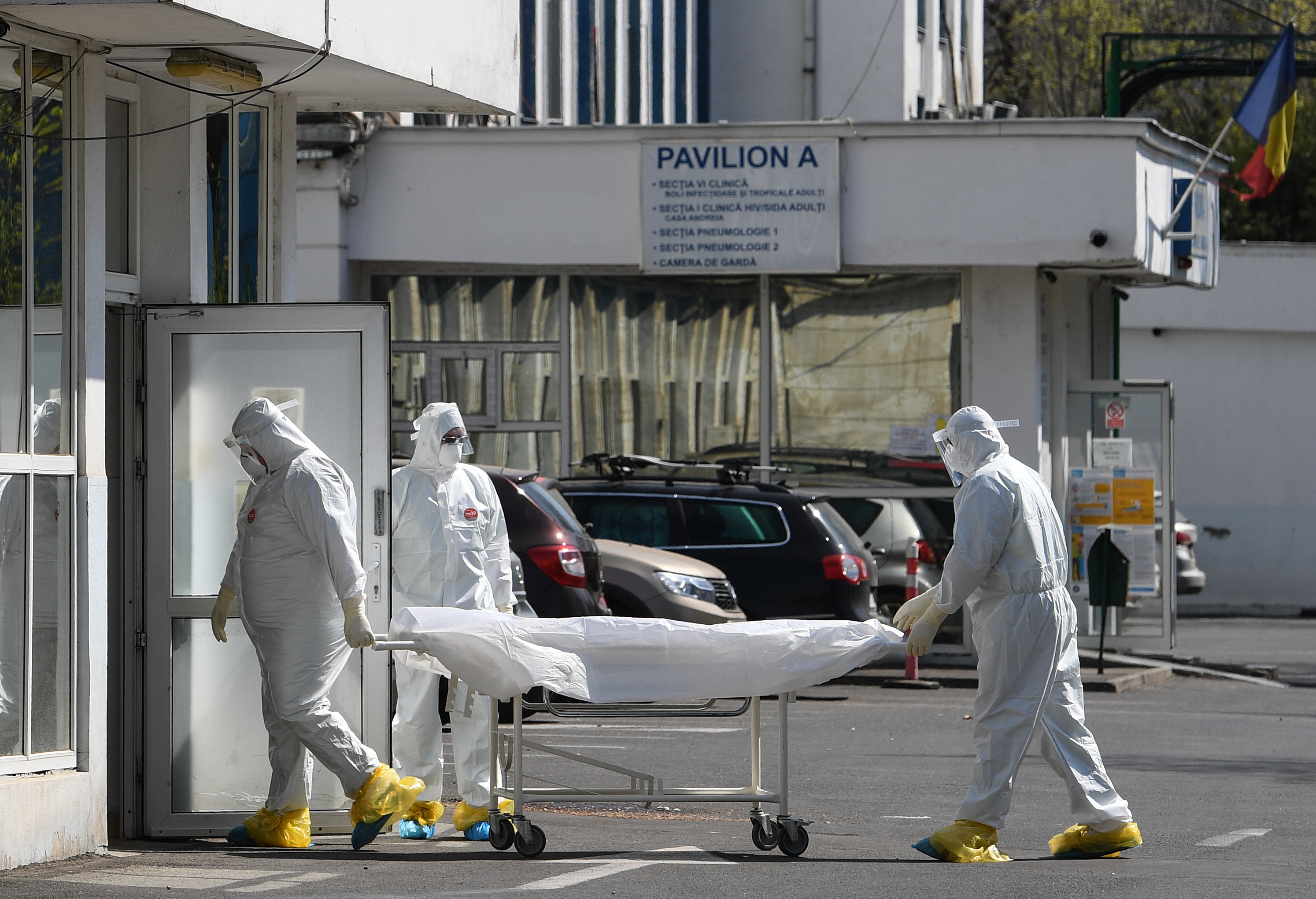 Brancardierul care a detubat din greşeală o pacienta de la ATI a fost arestat preventiv. Femeia a murit la scurt timp