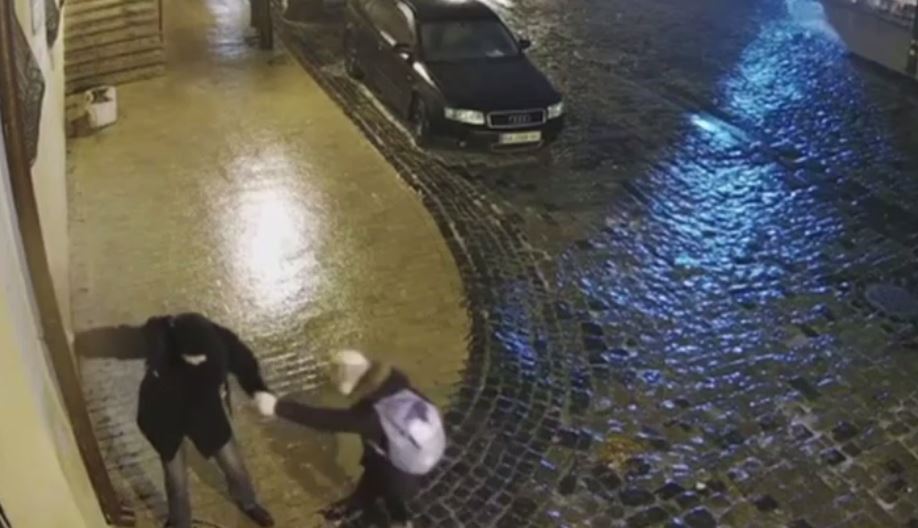 VIDEO | Poleiul, cel mai mare dușman al pietonilor