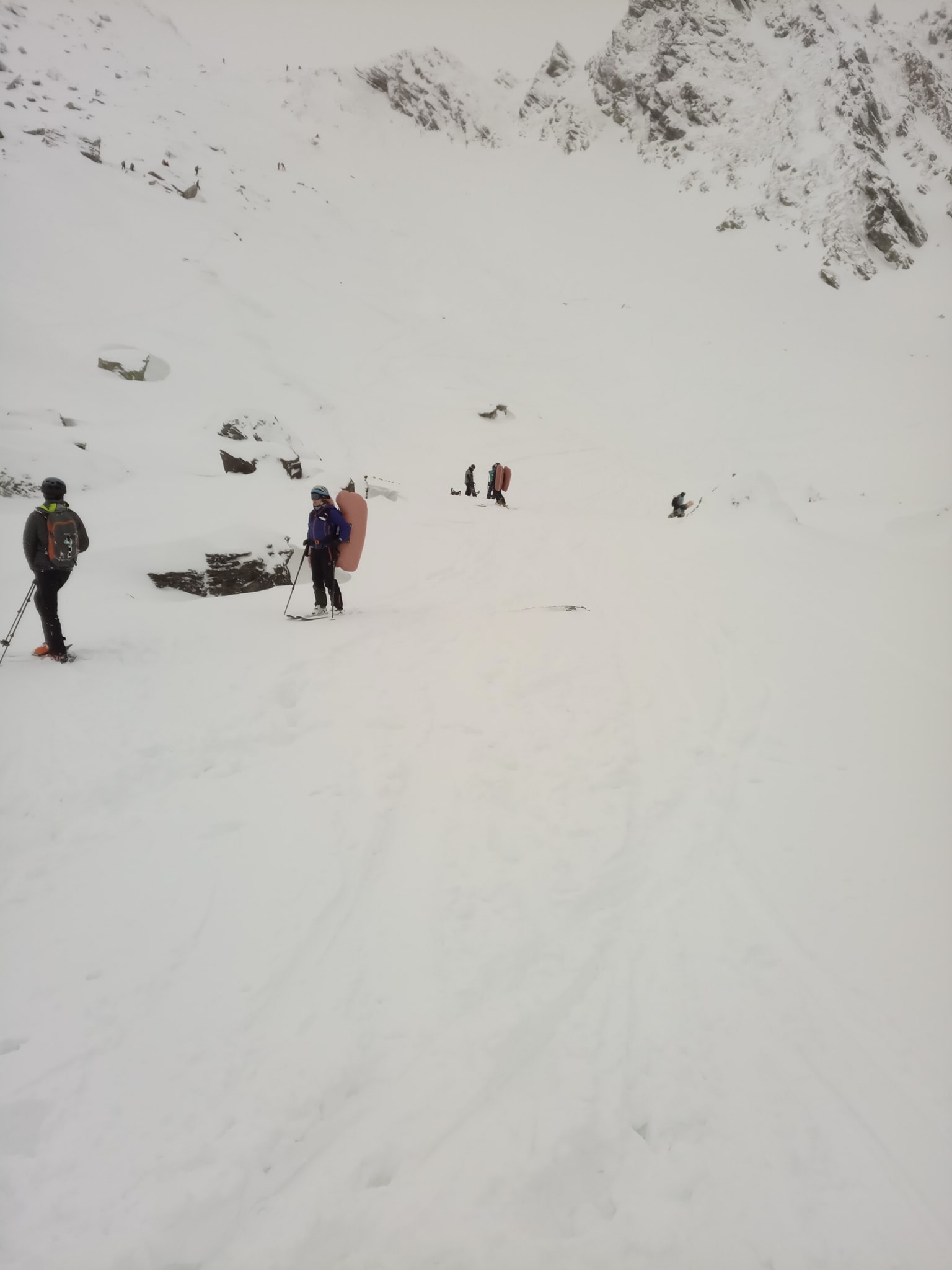 Avalanșe în Sibiu și la Bâlea Lac. Doi schiori au reușit să se salveze datorită rucsacului cu airbag