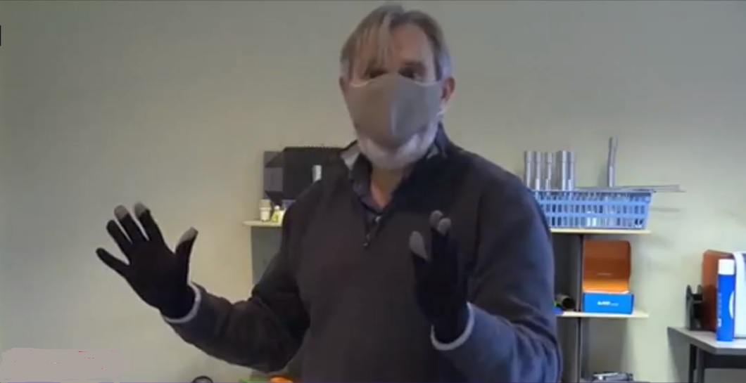 Spania. Au fost inventate mănușile anti-COVID