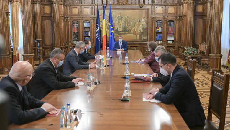 Klaus Iohannis, în ședință de lucru privind epidemia de coronavirus din România. Foto: presidency.ro