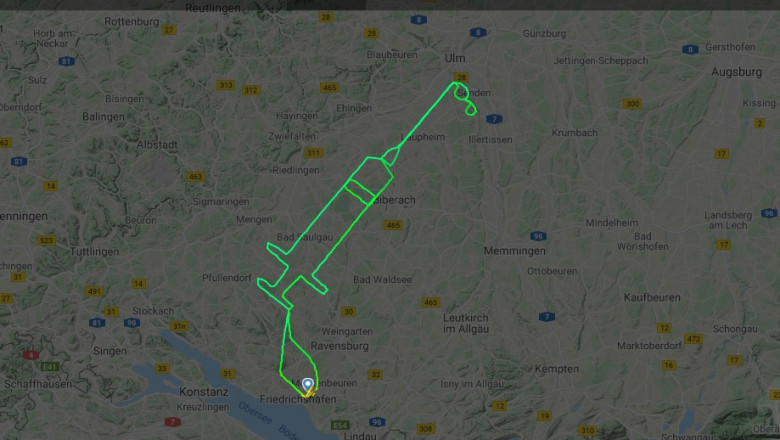 Ruta pe care a zburat pilotul german a format o seringă pe cer.