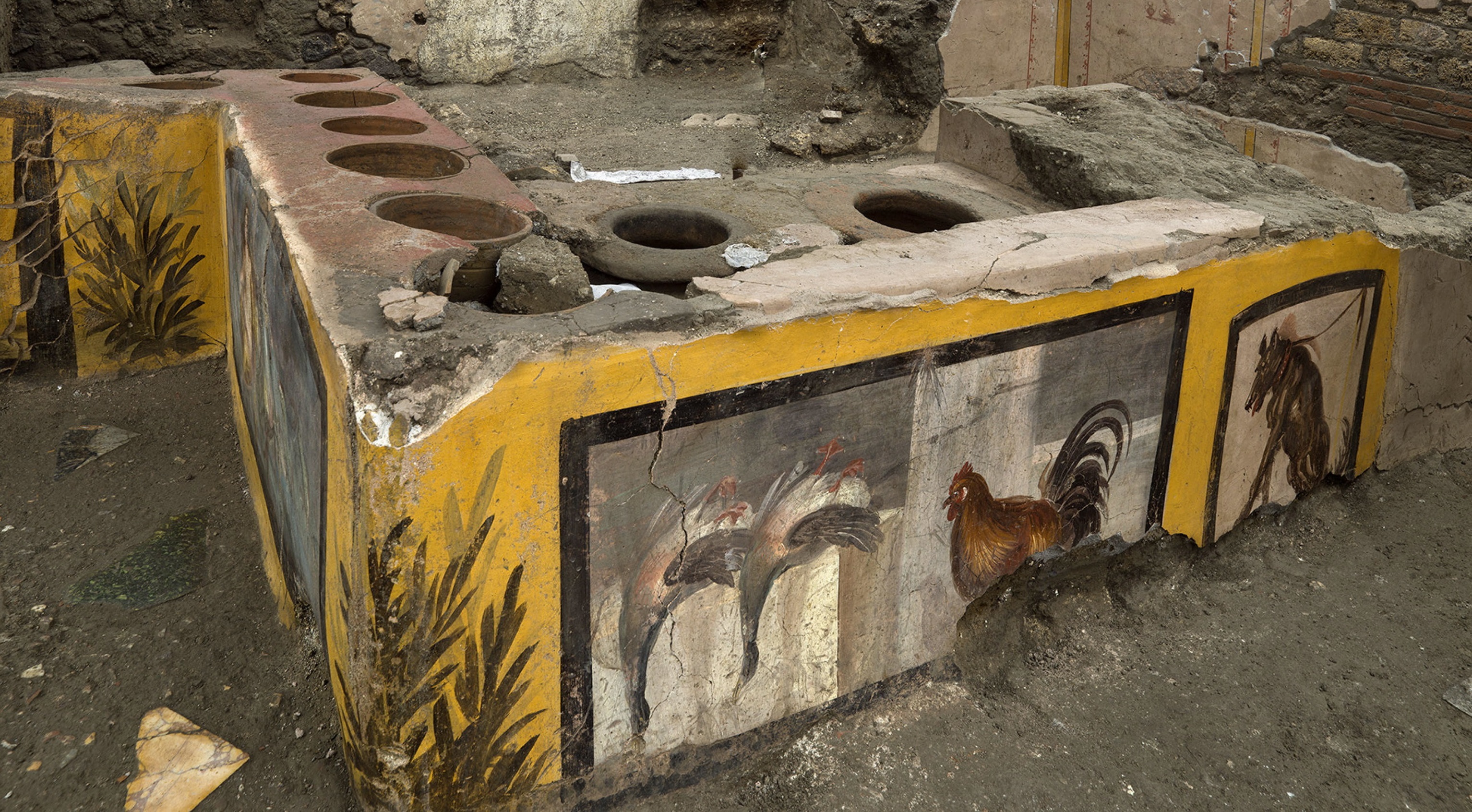 Arheologii au descoperit un „fast-food” antic la Pompei, sub cenușa vulcanului Vezuviu GALERIE FOTO
