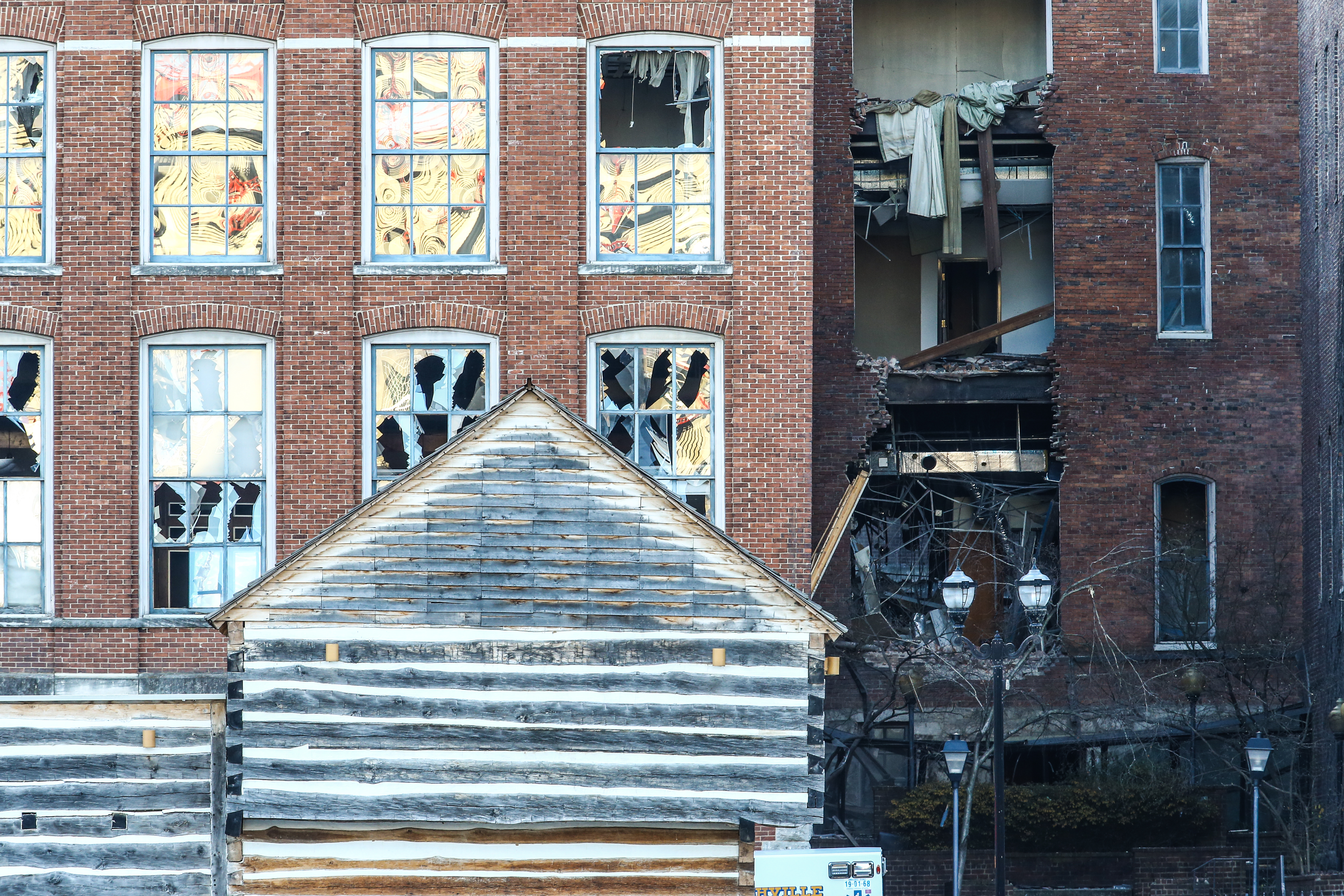 Stare de urgență în Nashville, după avarierea a peste 40 de clădiri. La locul exploziei au fost găsite rămășițe umane