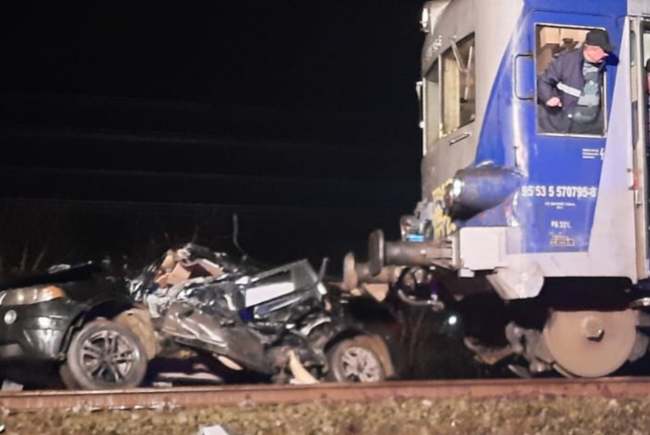 O tânără de 21 de ani, selecționată în echipa naţională de fotbal, a murit după ce mașina ei a fost lovită de tren