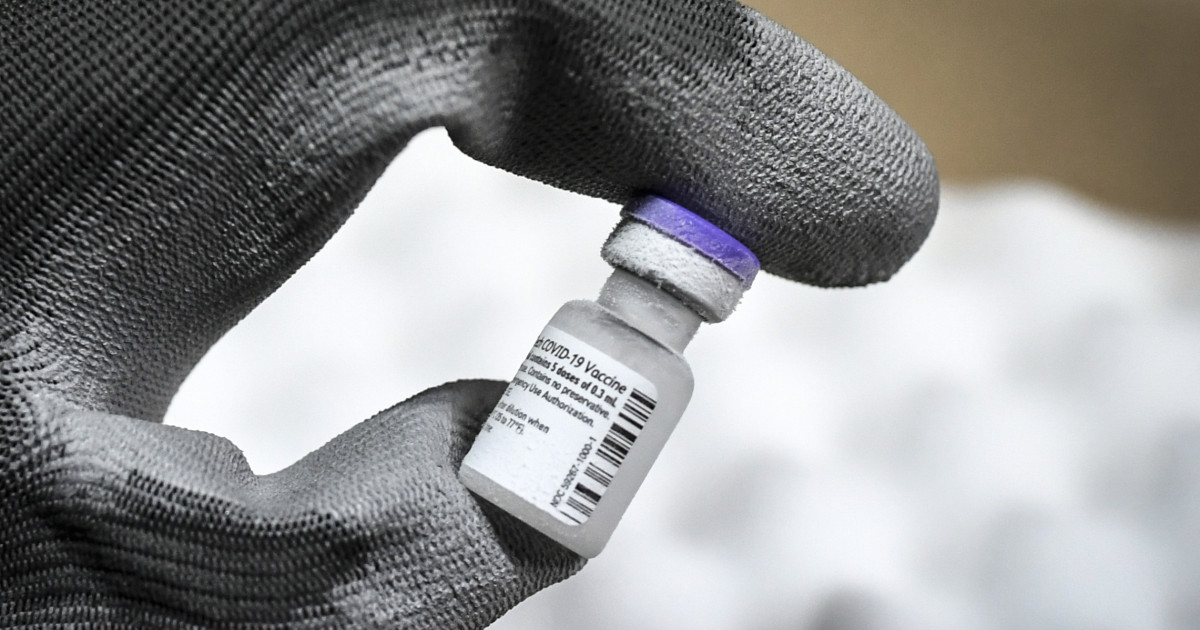 Începutul noii vaccinări împotriva virusului Corona în România.  Prima persoană vaccinată este o asistentă medicală