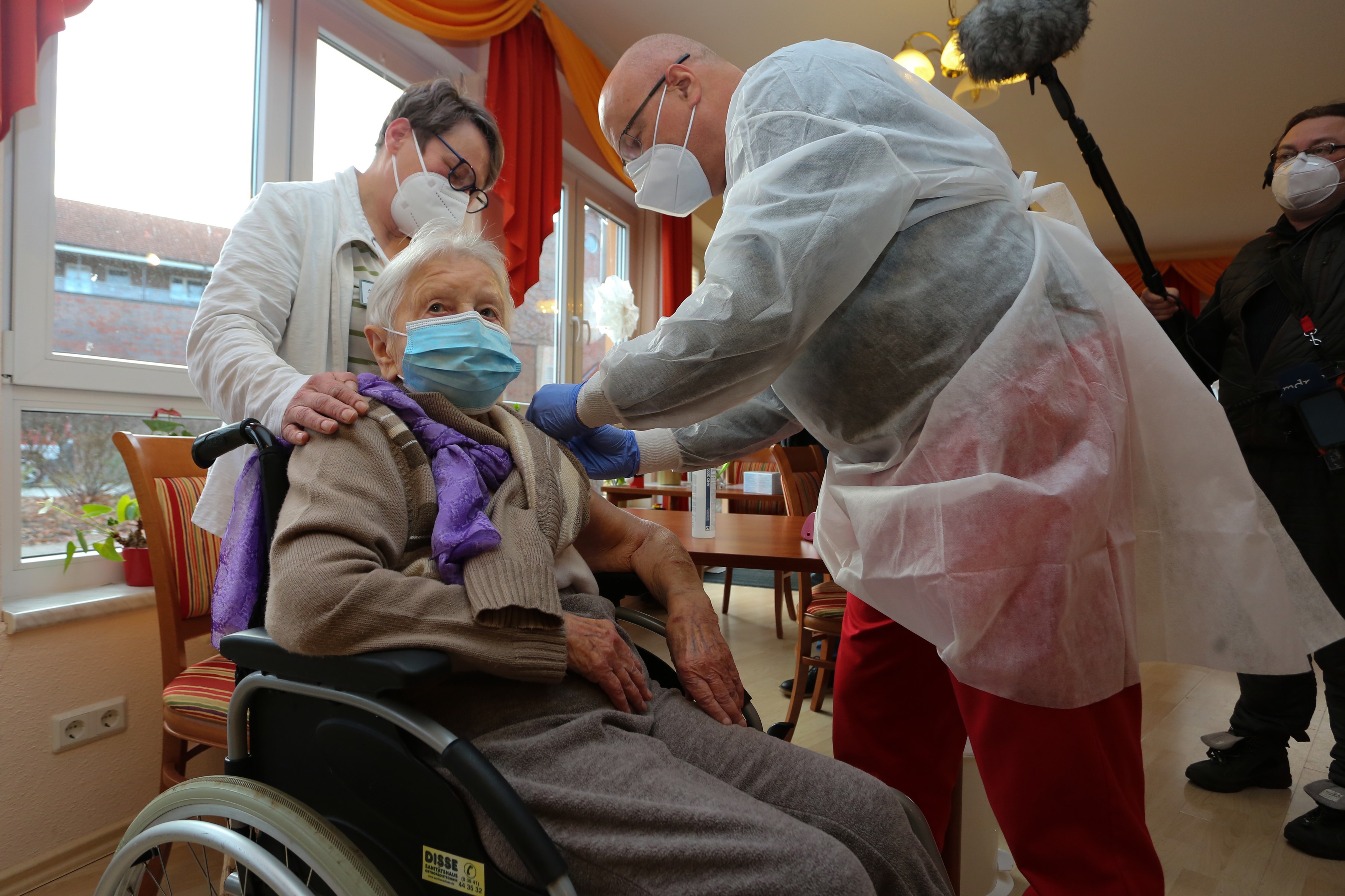Prima persoană vaccinată în Germania: o femeie de 101 ani care locuieşte într-un azil