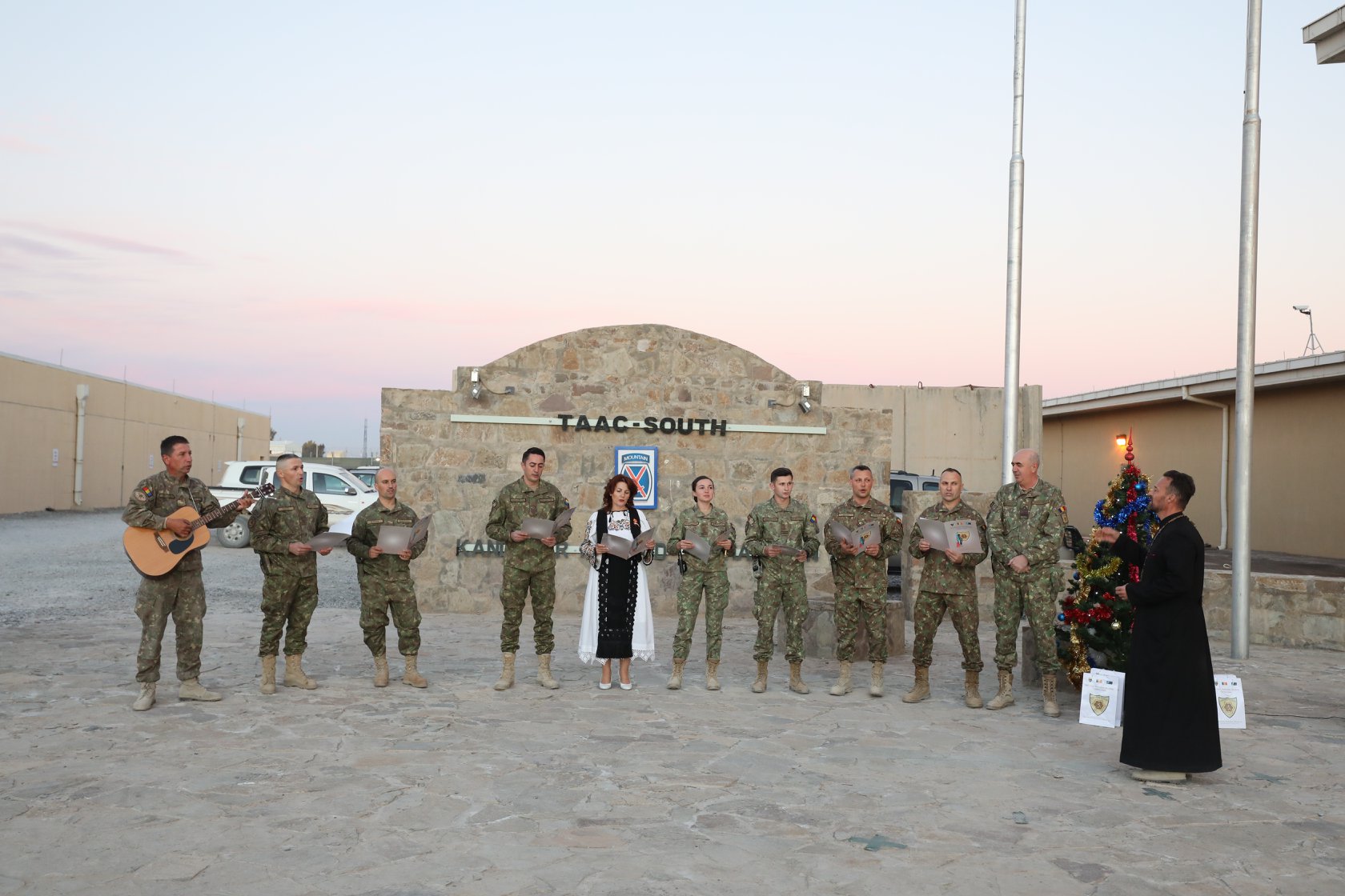 Cum au sărbătorit Crăciunul militarii români din Afganistan
