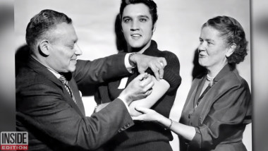 Un vaccin pe care Elvis Presley l-a făcut în 1956 în fața presei a ajutat America să învingă poliomielita.