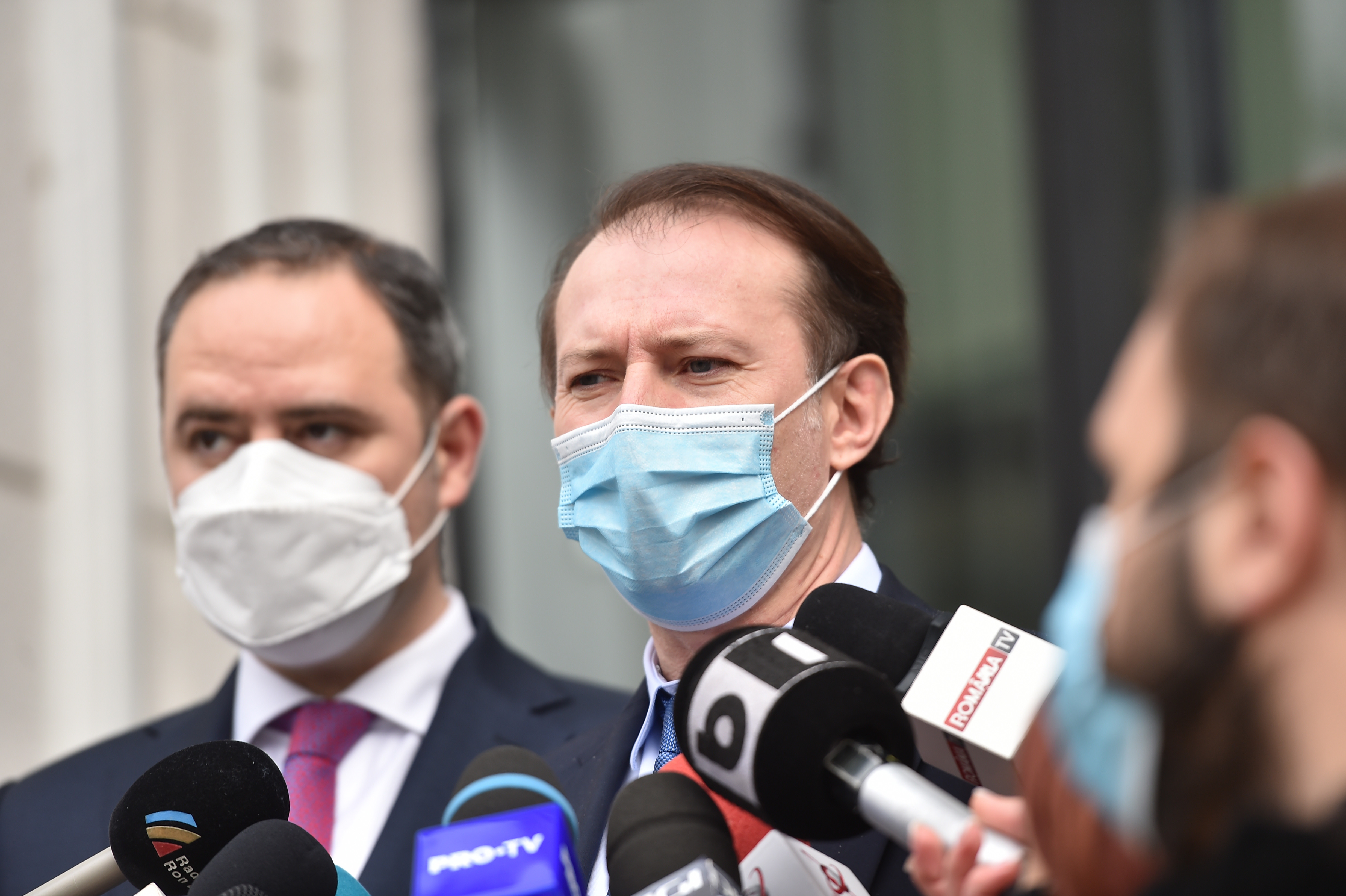 DOCUMENT. Măsurile bugetare pregătite de Guvern. Punctul de amendă rămâne 145 de lei, pensiile speciale ale primarilor amânate un an