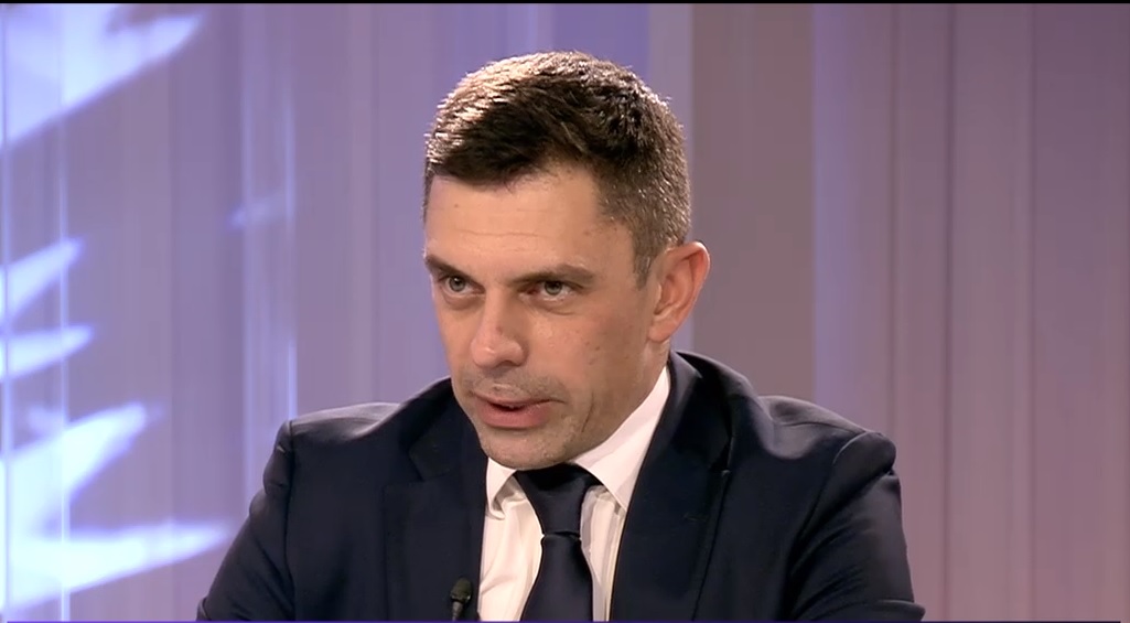 Noul ministru al Sporturilor vrea ca orele la școală să înceapă în fiecare zi cu 45 de minute de mișcare și nutriție