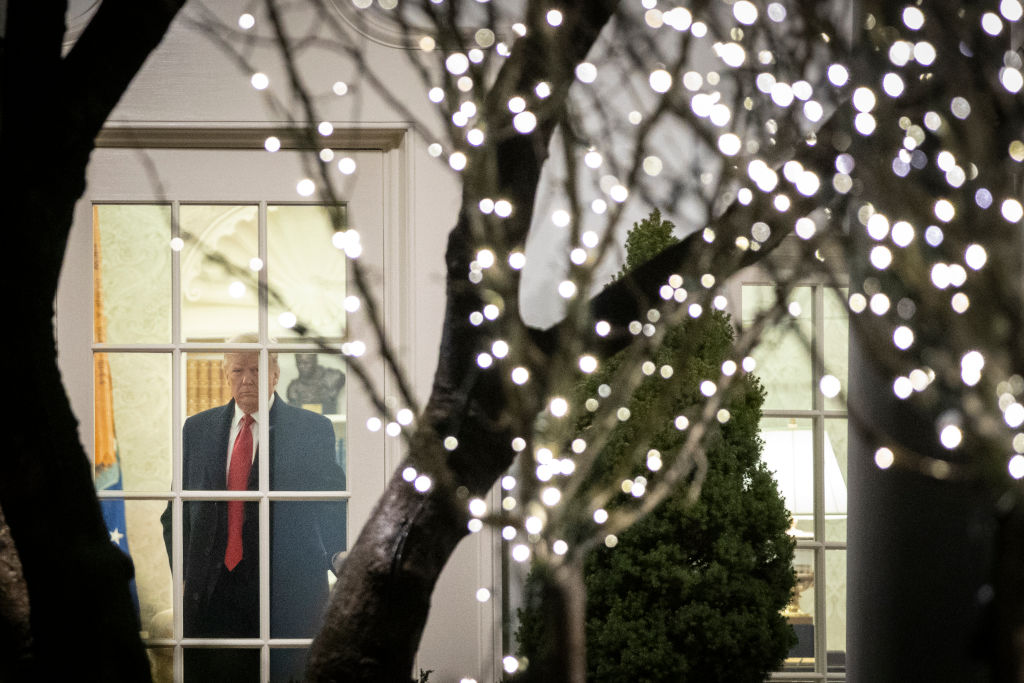 Urlete şi ţipete în Biroul Oval între consilierii lui Donald Trump. Preşedintelui i s-a propus instituirea legii marţiale