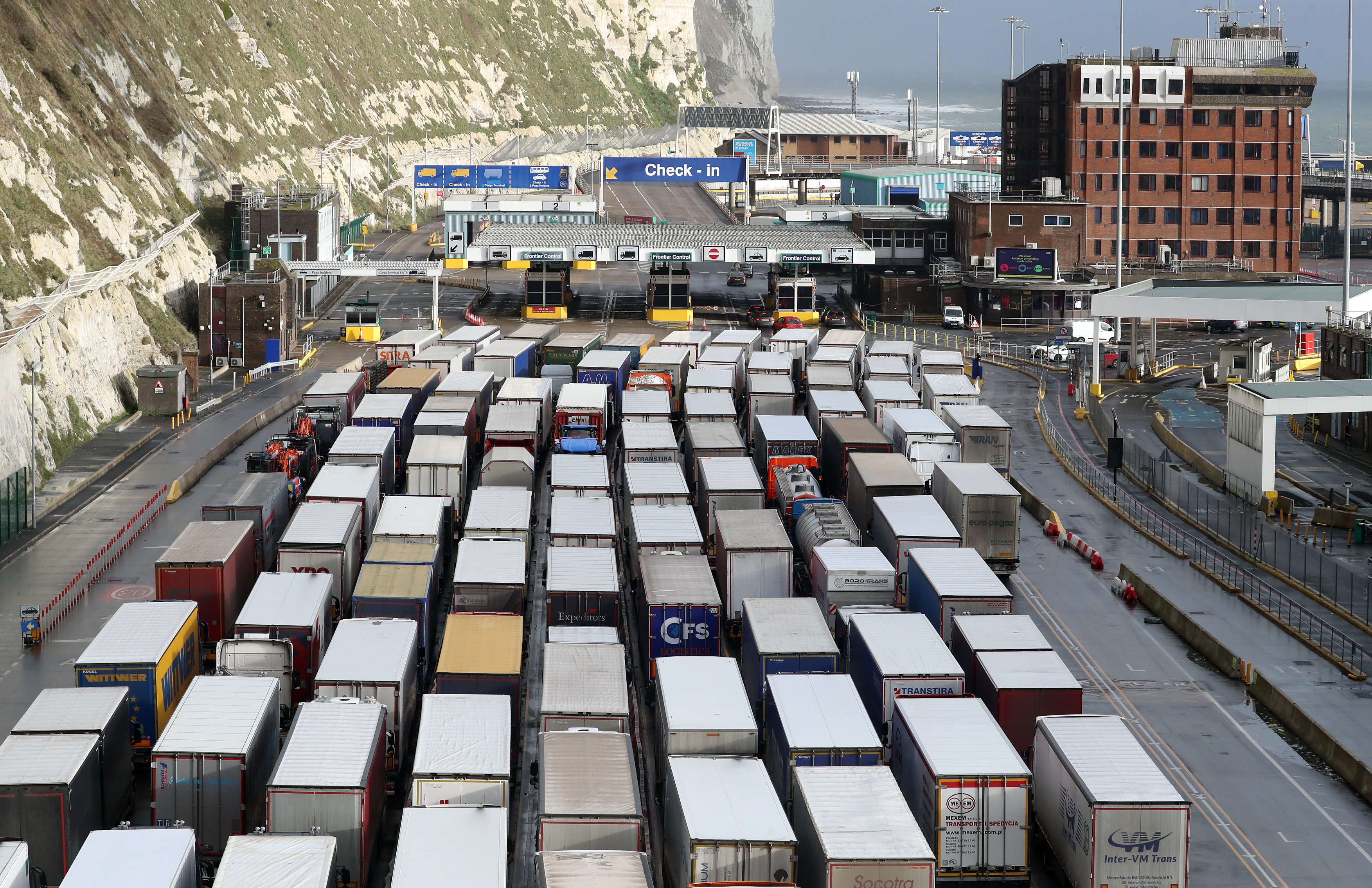 Șoferilor britanici de TIR li se confiscă sandvișurile la granița UE. „Bine ați venit în Brexit, domnule. Îmi pare rău” VIDEO