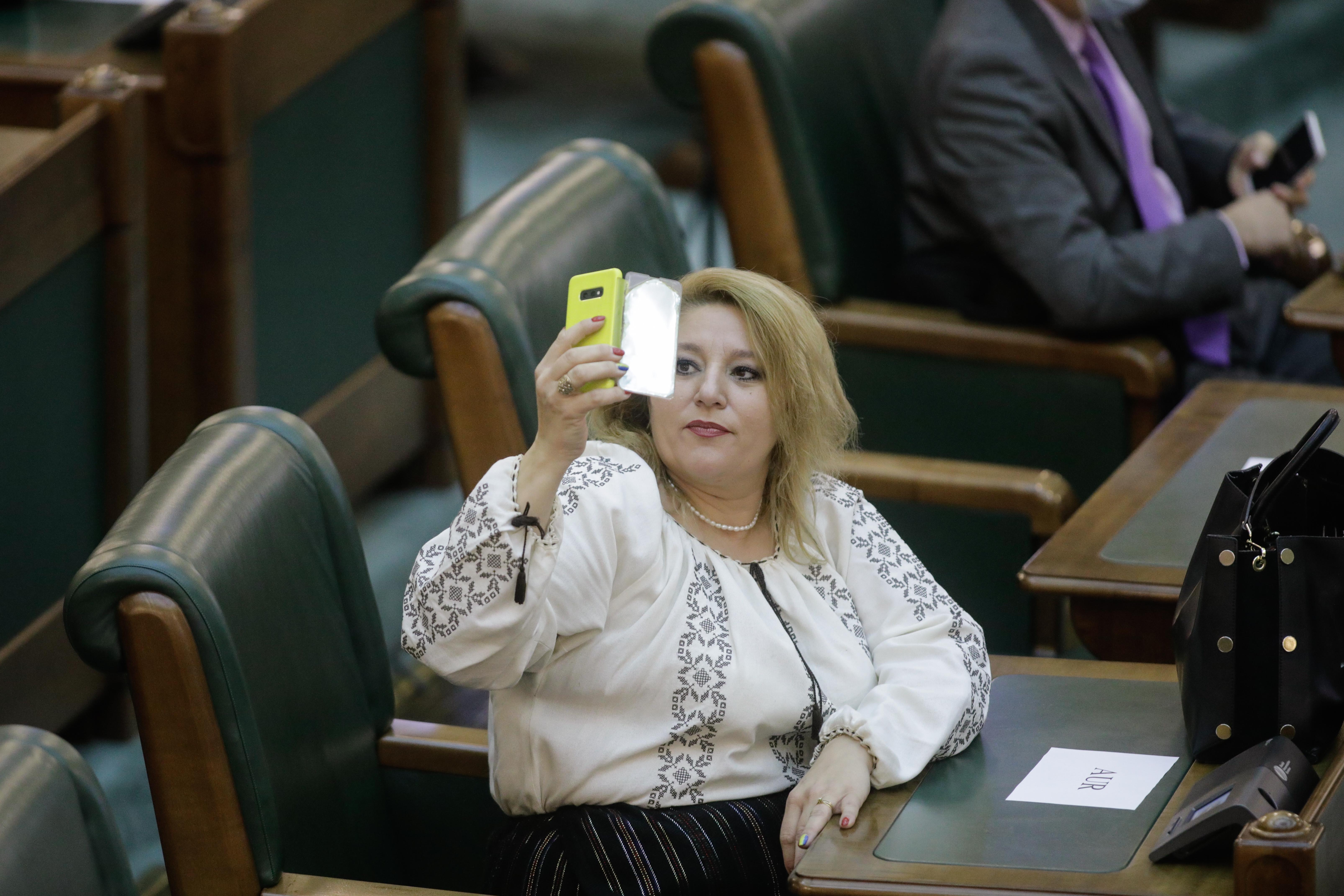 Diana Șoșoacă, dată afară din grupul AUR. Senatoarea îl acuză pe colegul Sorin Lavric de misoginism