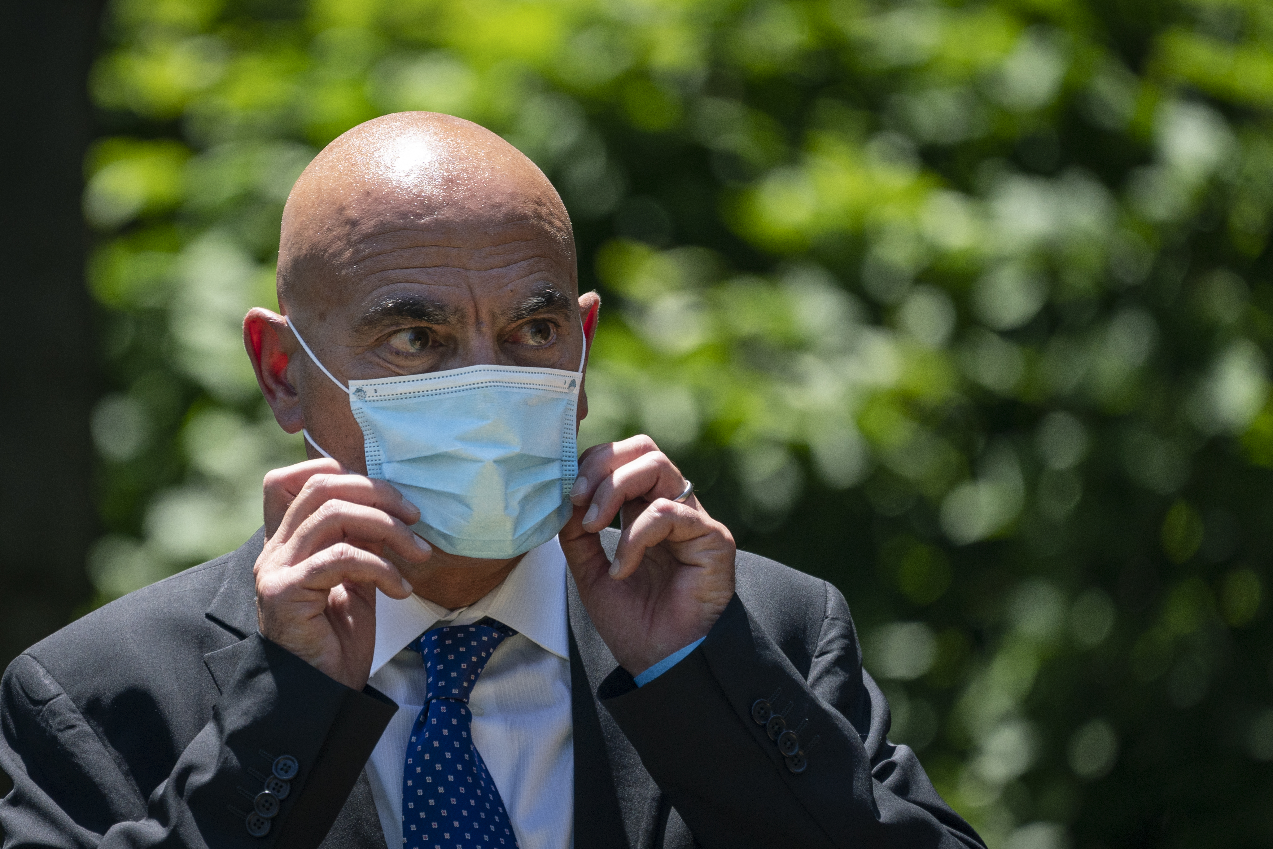 Experții americani nu sunt convinși că tulpina de COVID din Marea Britanie este mai contagioasă: „Nicio dovadă”