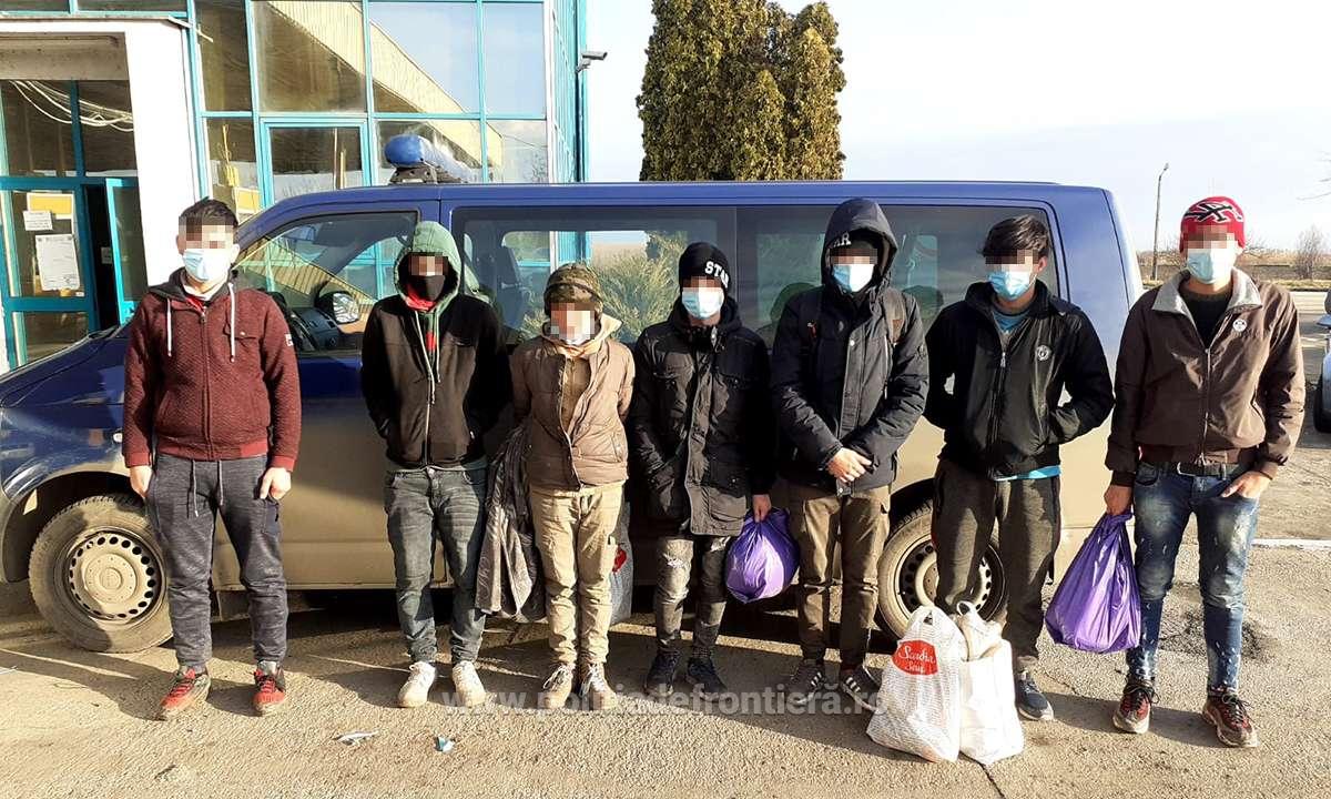Șapte migranţi din Afganistan, găsiţi ascunşi într-un camion care transporta bere, la Vama Nădlac