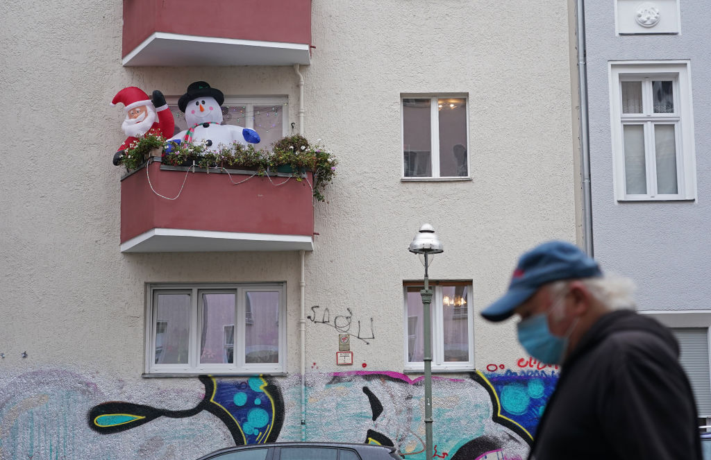 Poliţia din Germania le cere oamenilor să nu se grăbească să-şi denunţe vecinii care fac petreceri de Crăciun