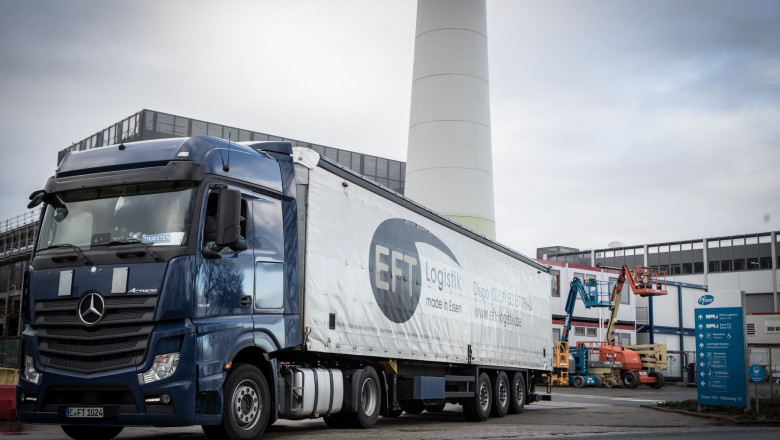 Camionul care transportă vaccinul anti-Covid de la Pfizer către statele Uniunii Europene
