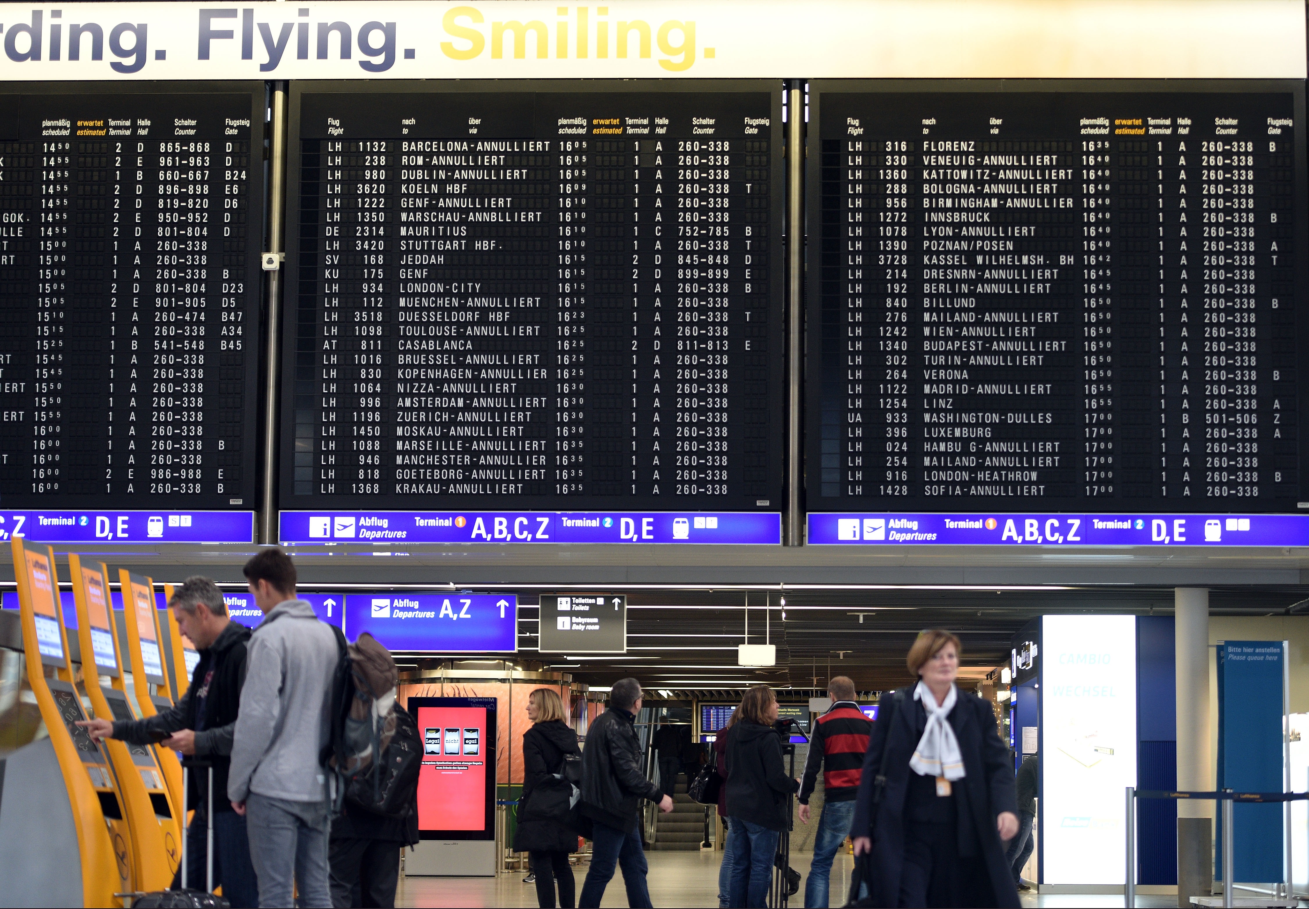 Grevă pe aeroportul din Frankfurt, urmează proteste la Munchen. O mie de zboruri anulate