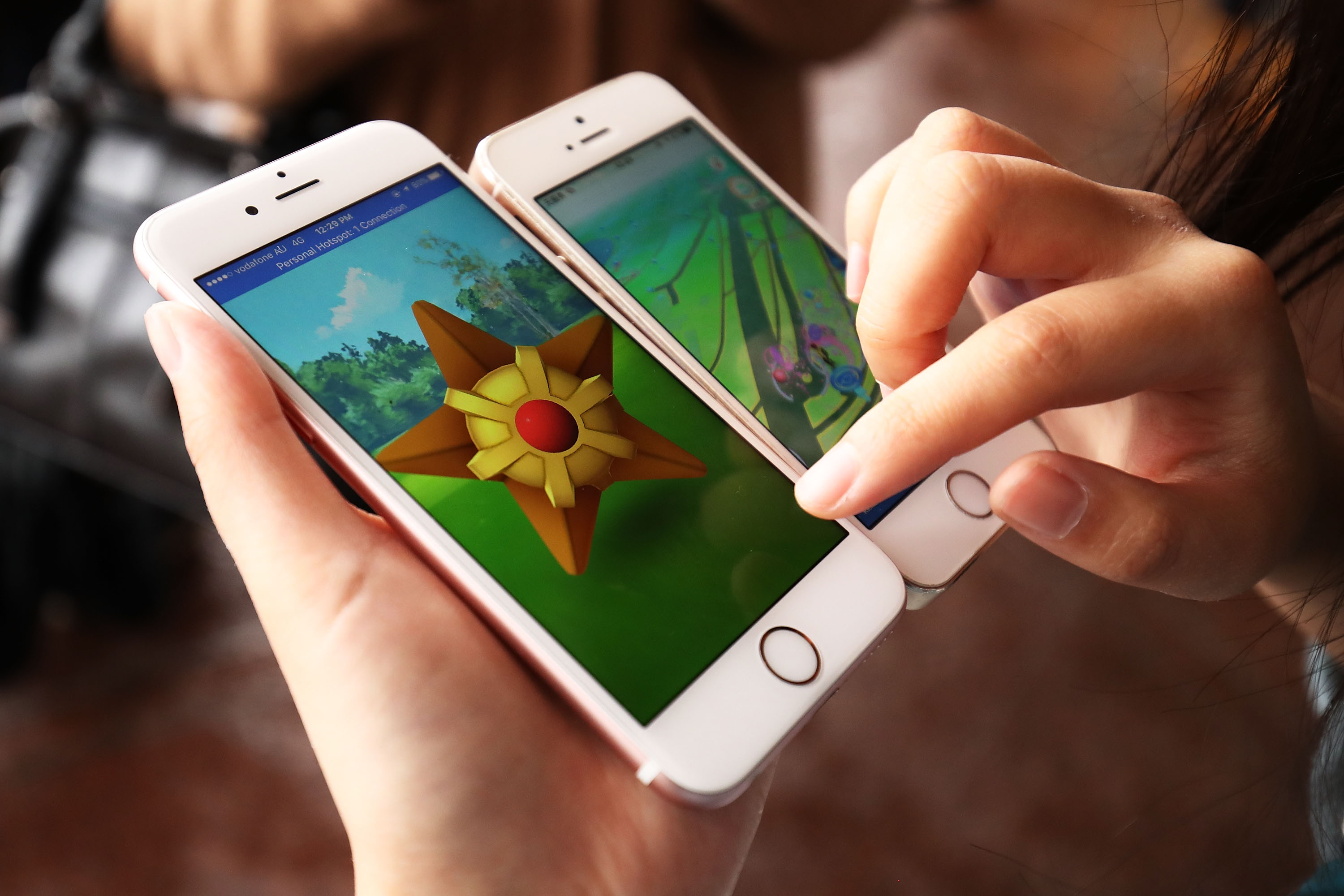 Polițiști concediați pentru că au alergat după Pokemoni, în loc să prindă hoți