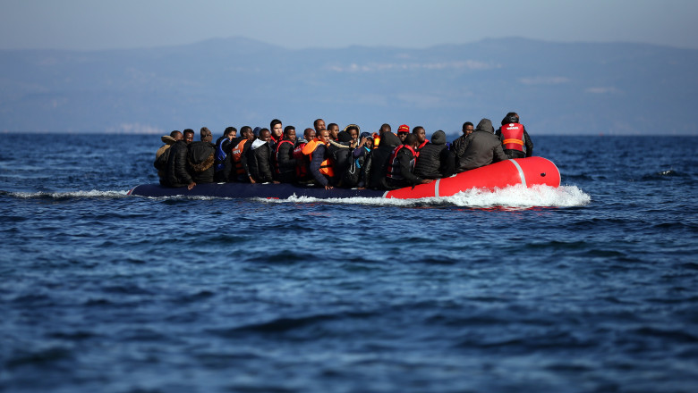 refugiati imigranti barca mare grecia