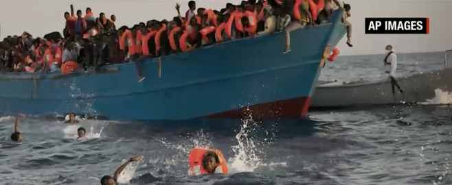 barca plina cu refugiati